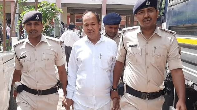 41 tahun menyamar jadi anak lelaki tunggal keluarga kaya