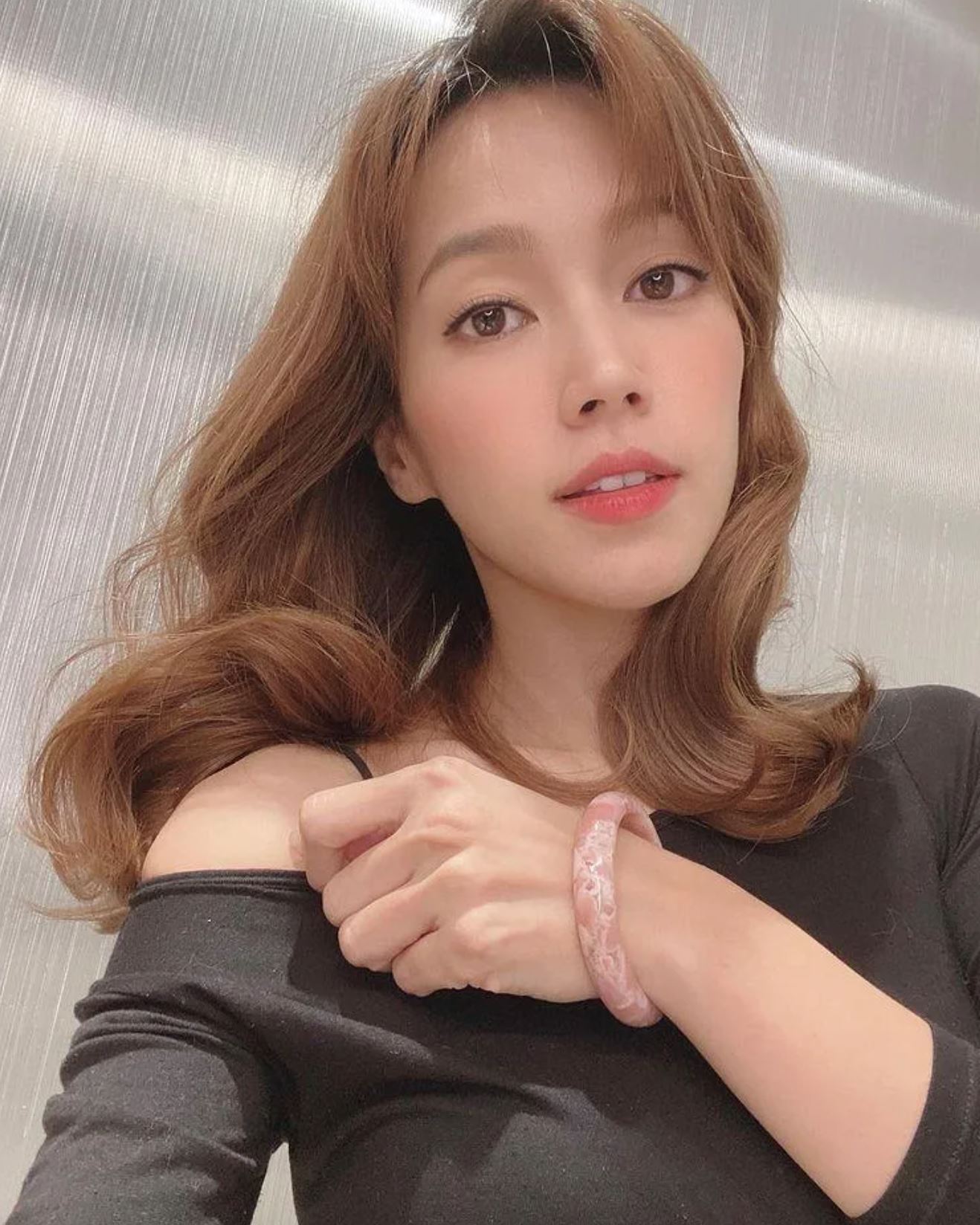 tvb开拍港版《华灯初上》❗️杨明当男一🔥漂亮小姐有姚子羚、傅嘉莉、蔡洁等🌸