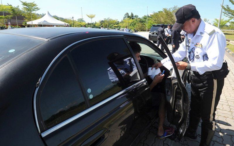 singaporeans must clear traffic fines before leaving the country, says federal traffic enforcement director