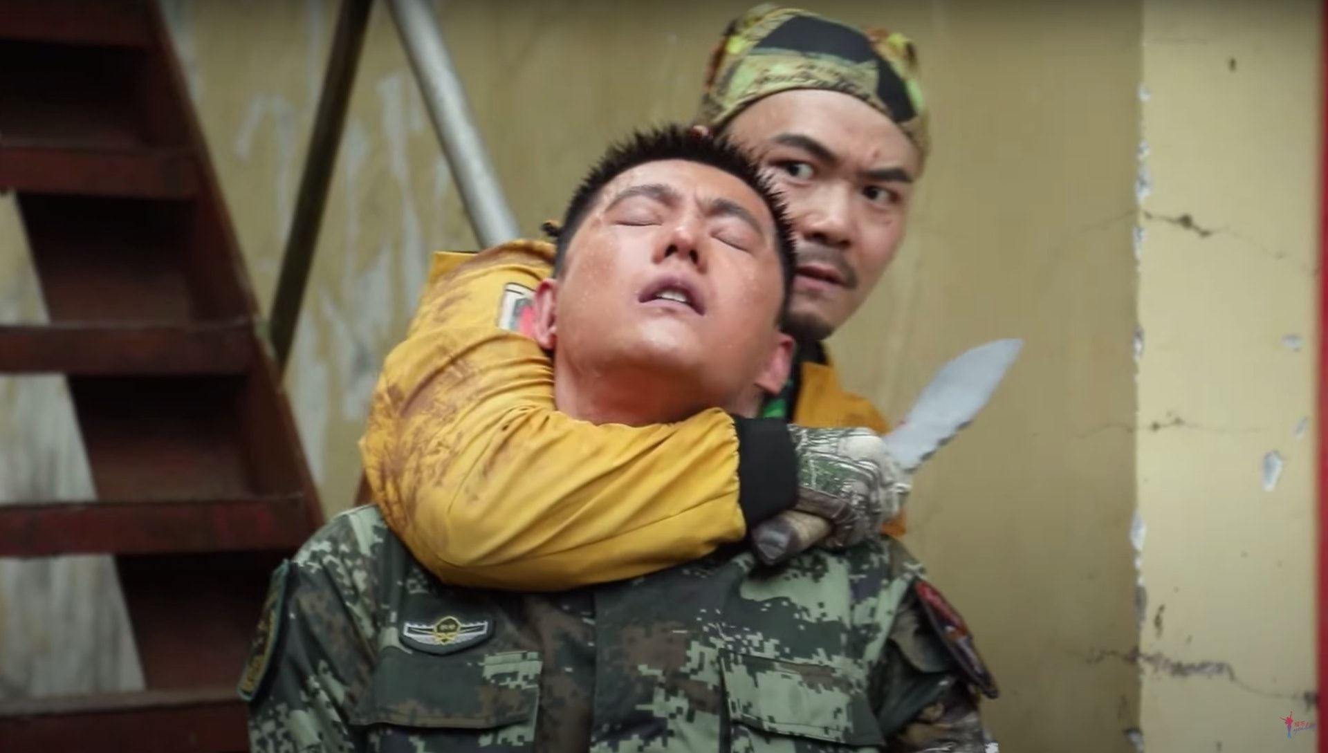 📺《特战荣耀》播放量突破10亿❗️打斗戏都是亲身上阵👊杨洋还吃了真蜈蚣🔥