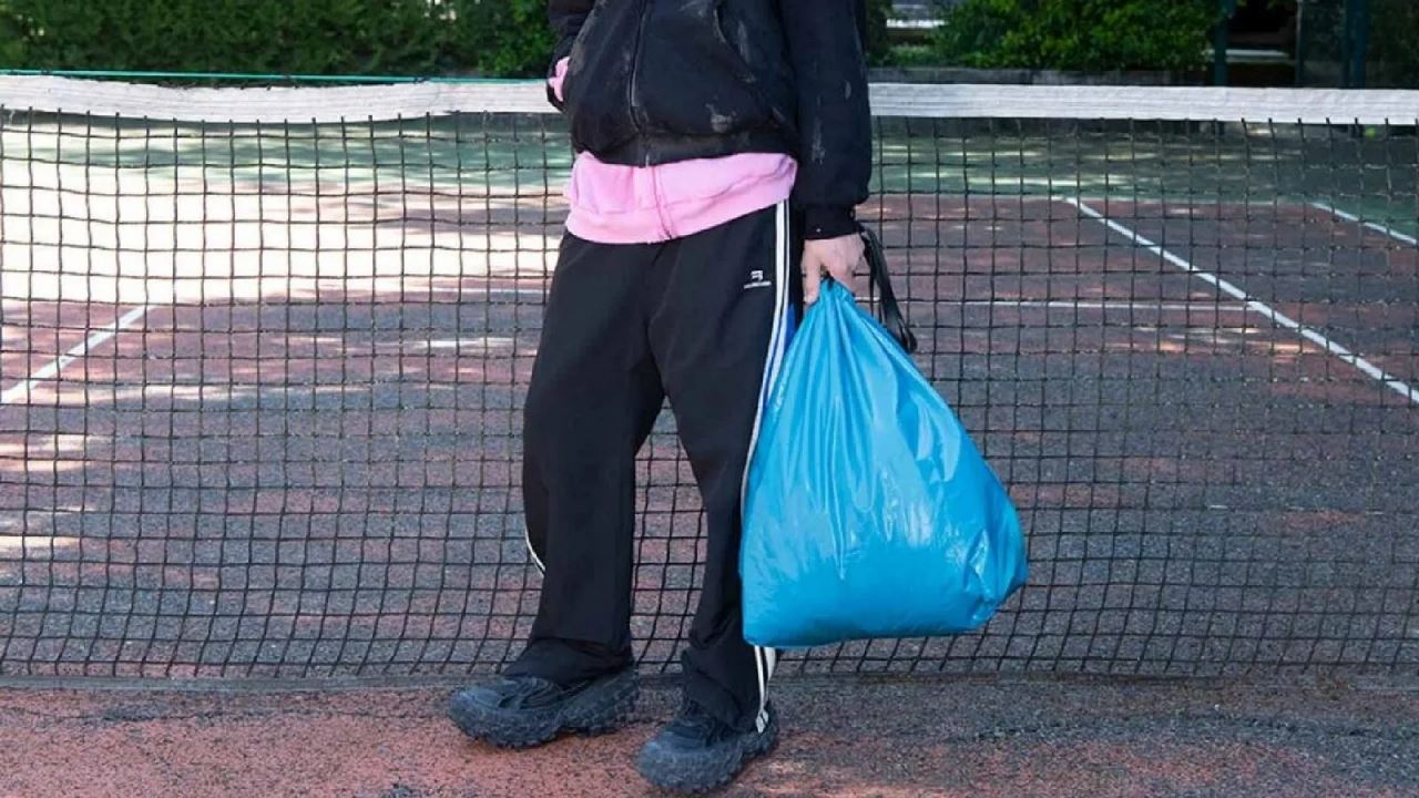 rekaan beg inspirasi dari beg sampah ini berharga rm7,977!