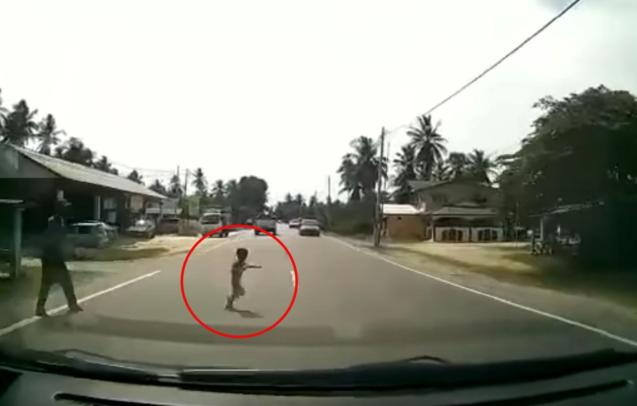 alamak! 3-year-old boy in kelantan hit by car after running across the road