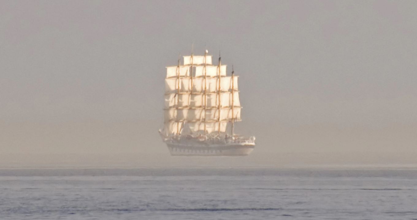 kapal seakan terbang di tengah lautan, ini yang anda perlu tahu