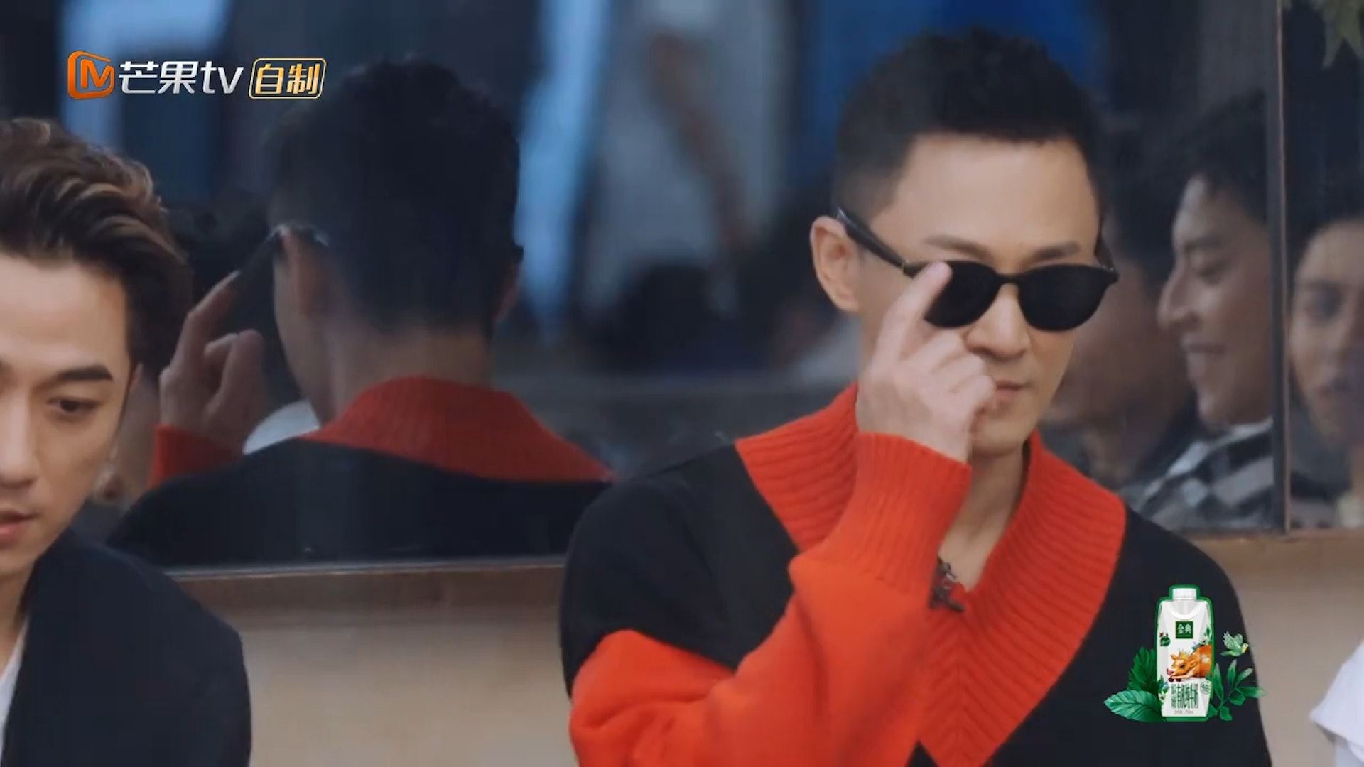 🔥《披荆斩棘》吴卓羲「智能墨镜」爆红❗️网友：都卖光了