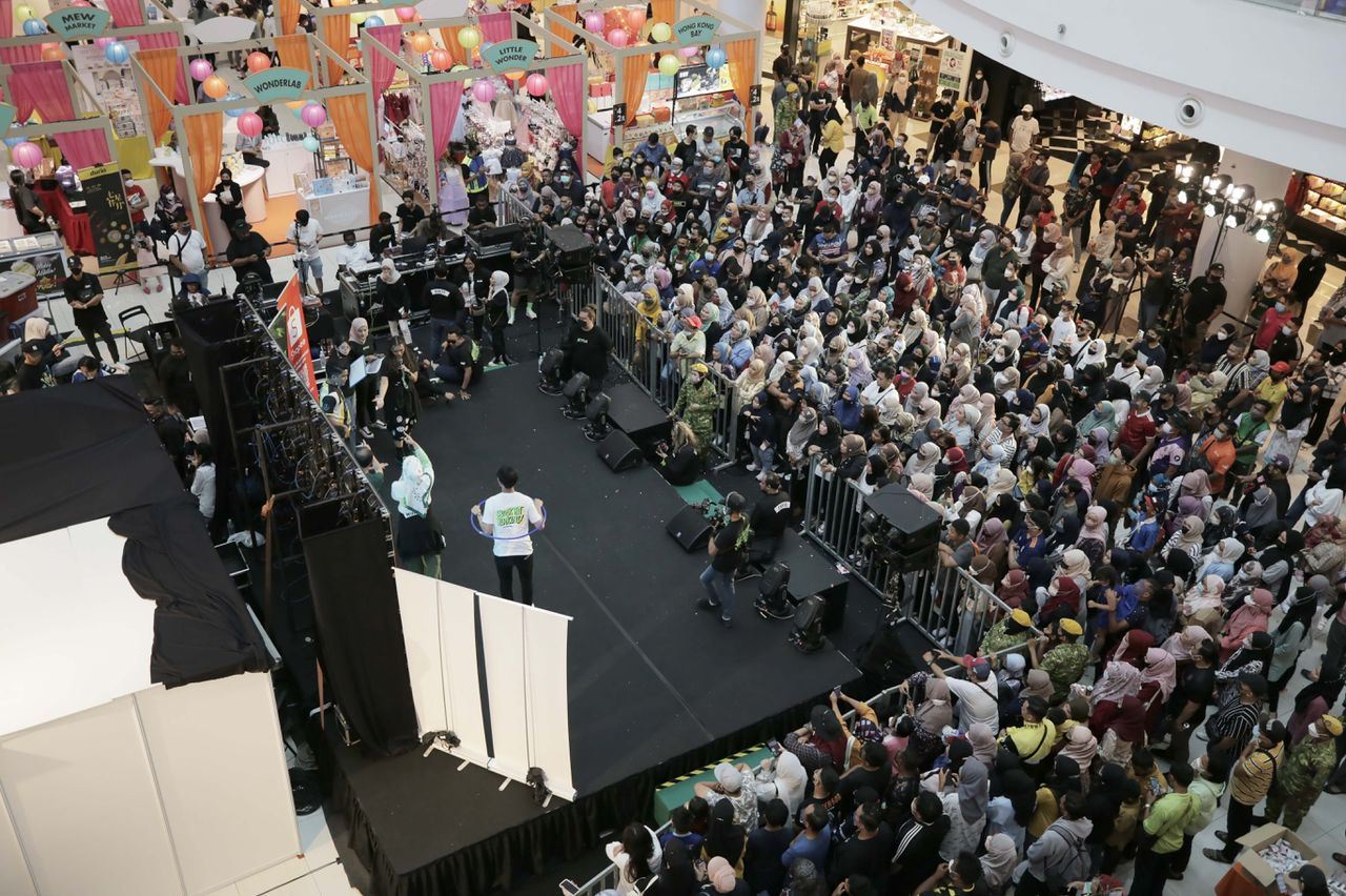 penonton di touera alor setar sanggup berdiri lebih 5 jam dan berakhir meriah