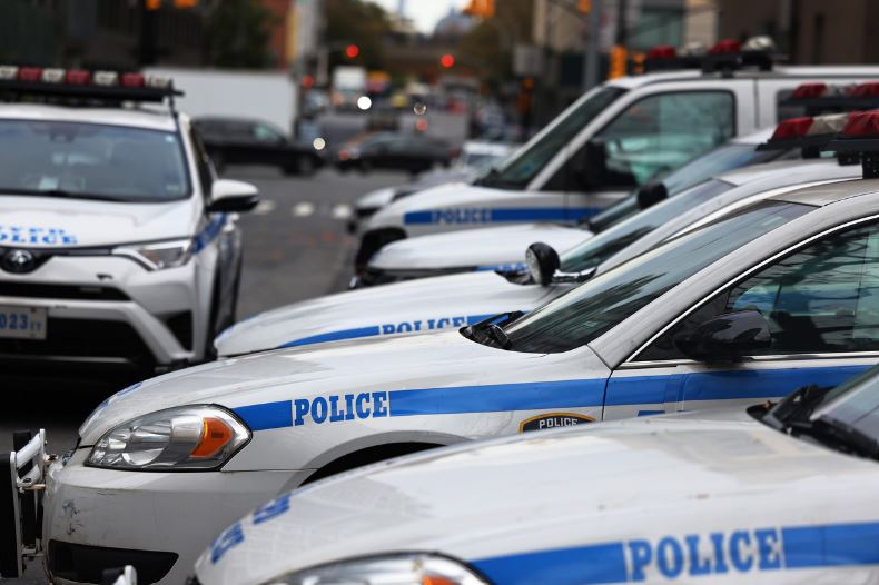 man buys 300 iphones, gets robbed as soon as he leaves the store