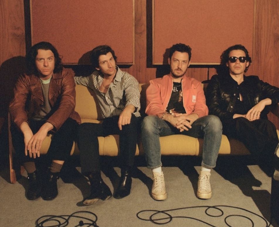 tiket konsert arctic monkey habis terjual dalam sejam, ‘scalpers’ jual balik 7 kali ganda!
