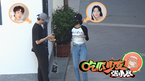 📸️秦岚和魏大勋被捕获同游❗️挽着手海边散步