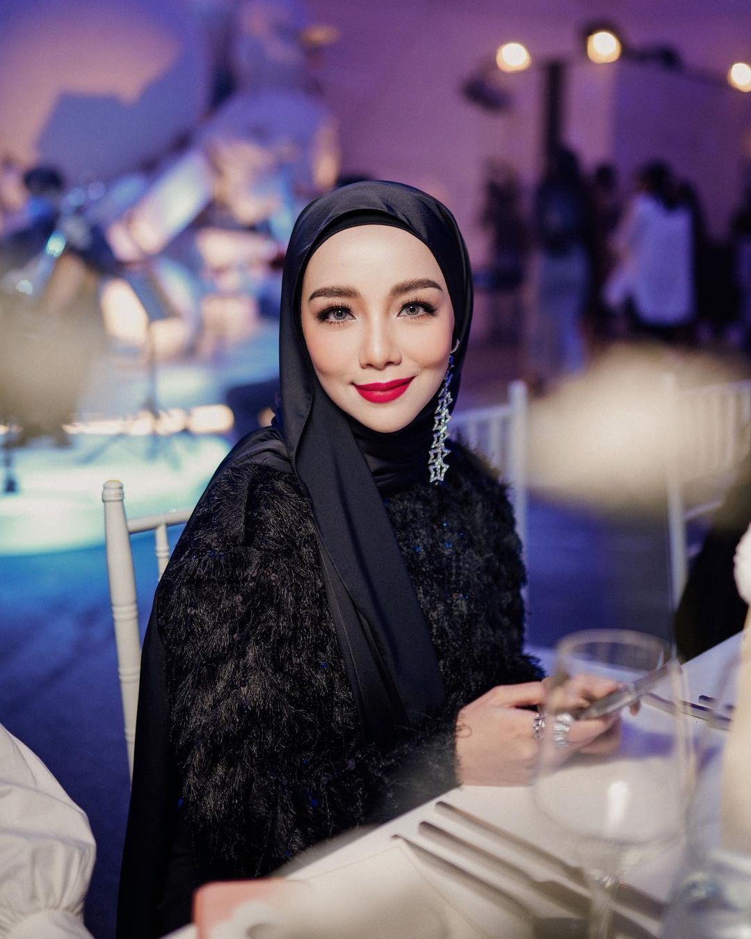 walau berstatus isteri dan ibu, mira filzah terbuka lakon apa jua watak