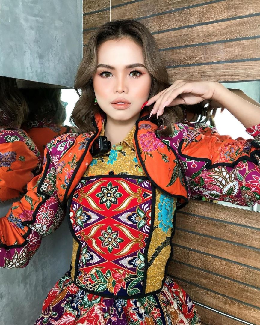 tak selari dengan penghijrahan suami, bella astillah ditegur makin seksi