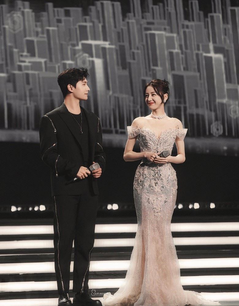 【影片】杨洋和迪丽热巴合唱《烟火星辰》❗️看得网友心心眼❤️