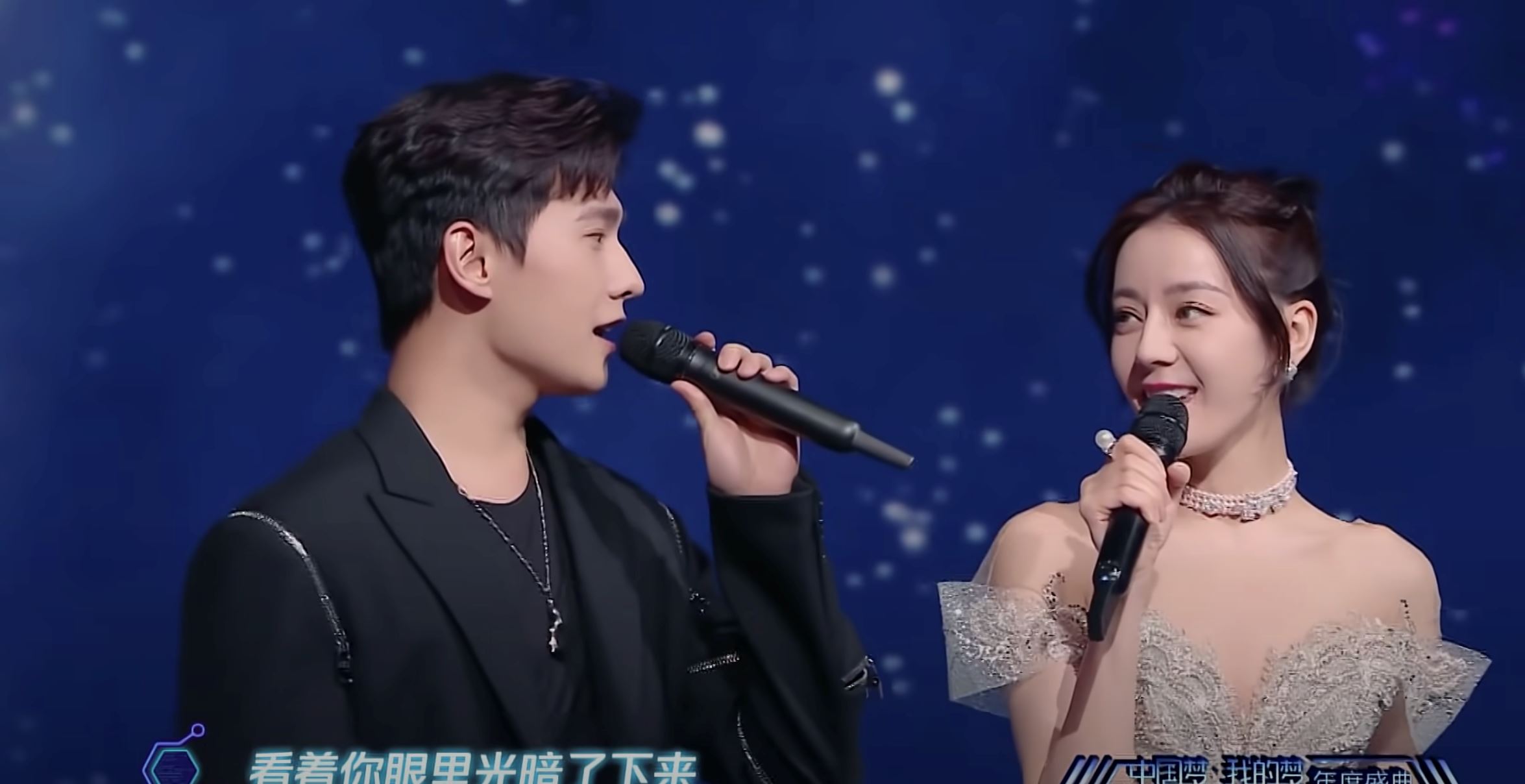 【影片】杨洋和迪丽热巴合唱《烟火星辰》❗️看得网友心心眼❤️