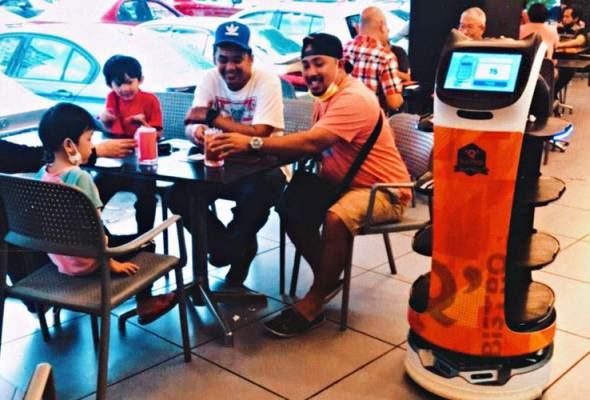 robot kini ambil alih tugas pelayan di restoran mamak