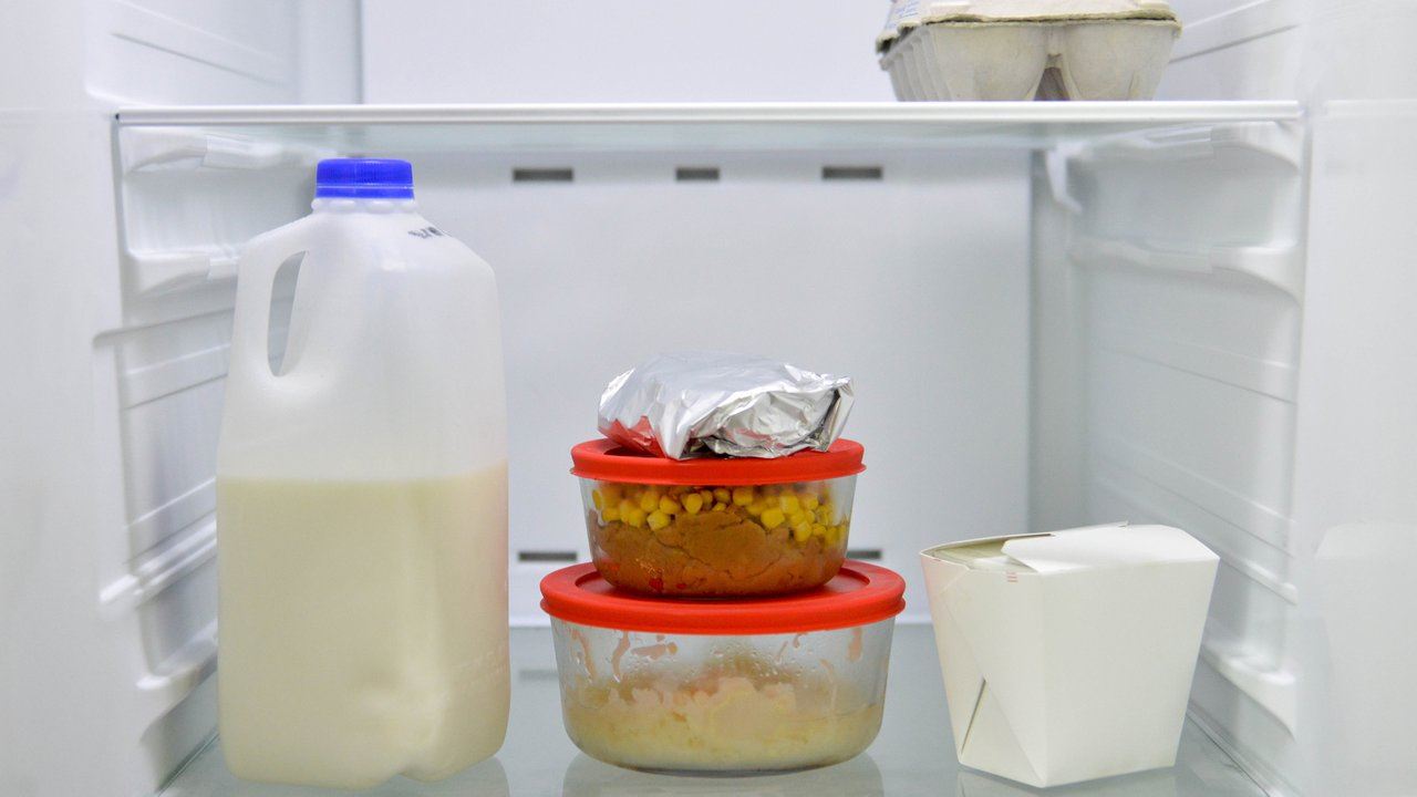 kaki dipotong akibat ambil lebihan makanan dalam peti sejuk