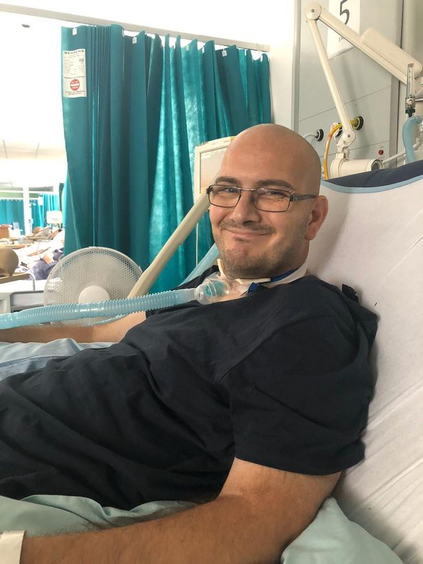 lelaki ini tiba-tiba lumpuh tanpa sebab masa baring tengok tv