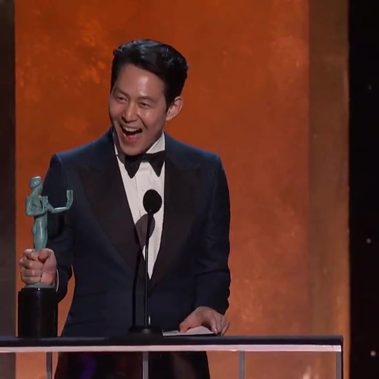 【演员工会奖】《鱿鱼游戏》李政宰、郑浩妍夺视帝视后🏆