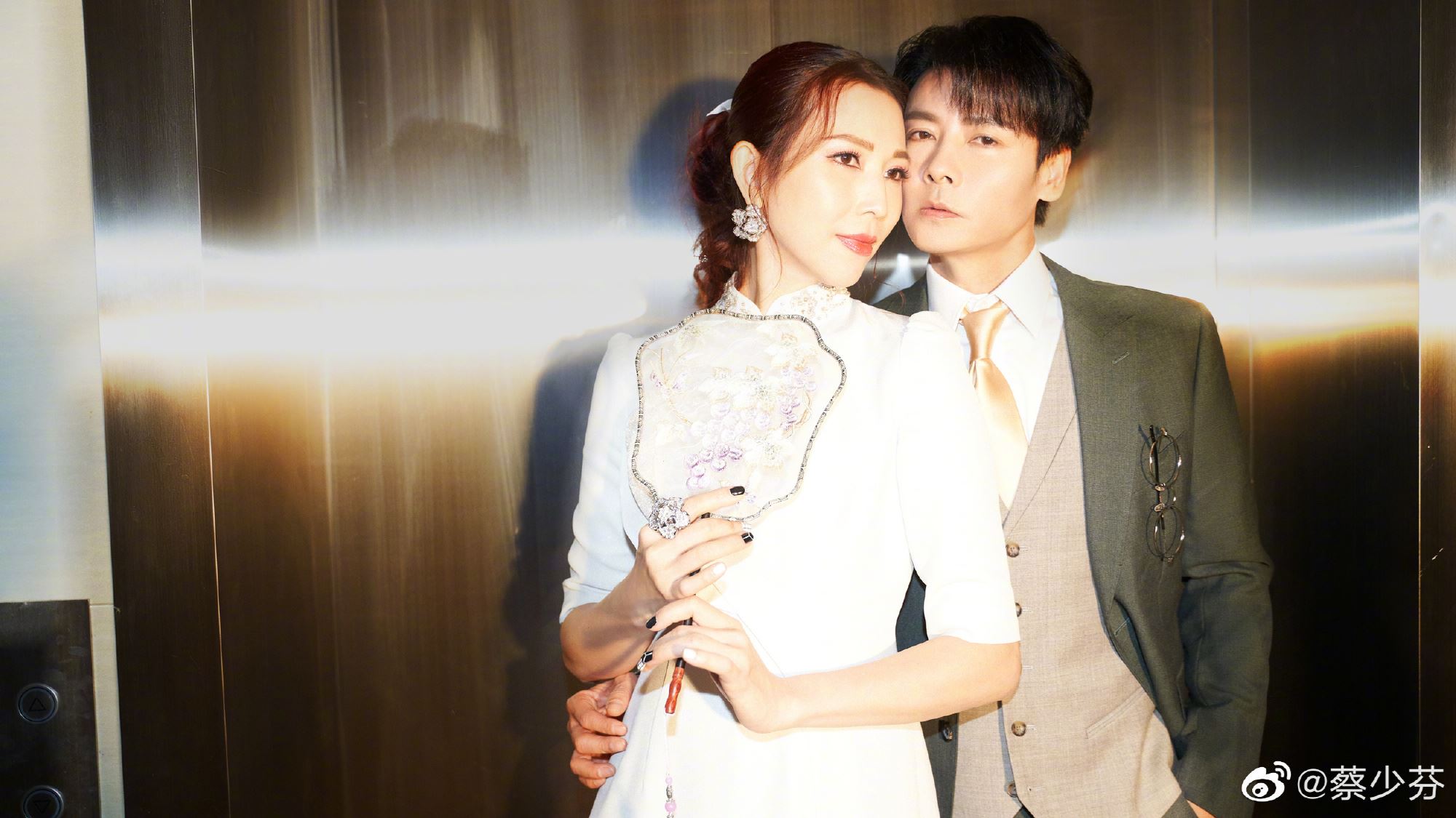 【多图】和张晋庆祝结婚14周年❗️蔡少芬发文：感恩象牙婚❤️