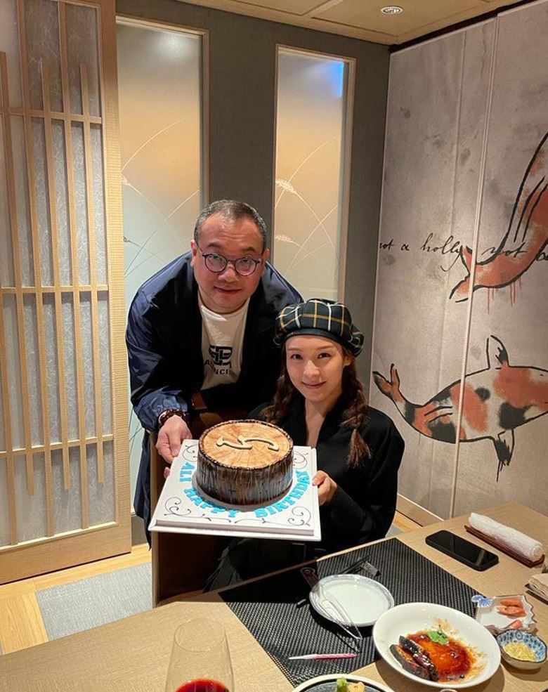 李佳芯有男朋友了❓有钻石心口针做订情礼物❤️