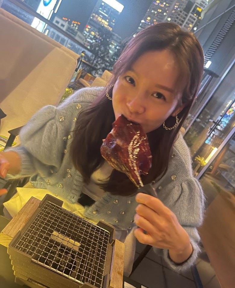 李佳芯有男朋友了❓有钻石心口针做订情礼物❤️