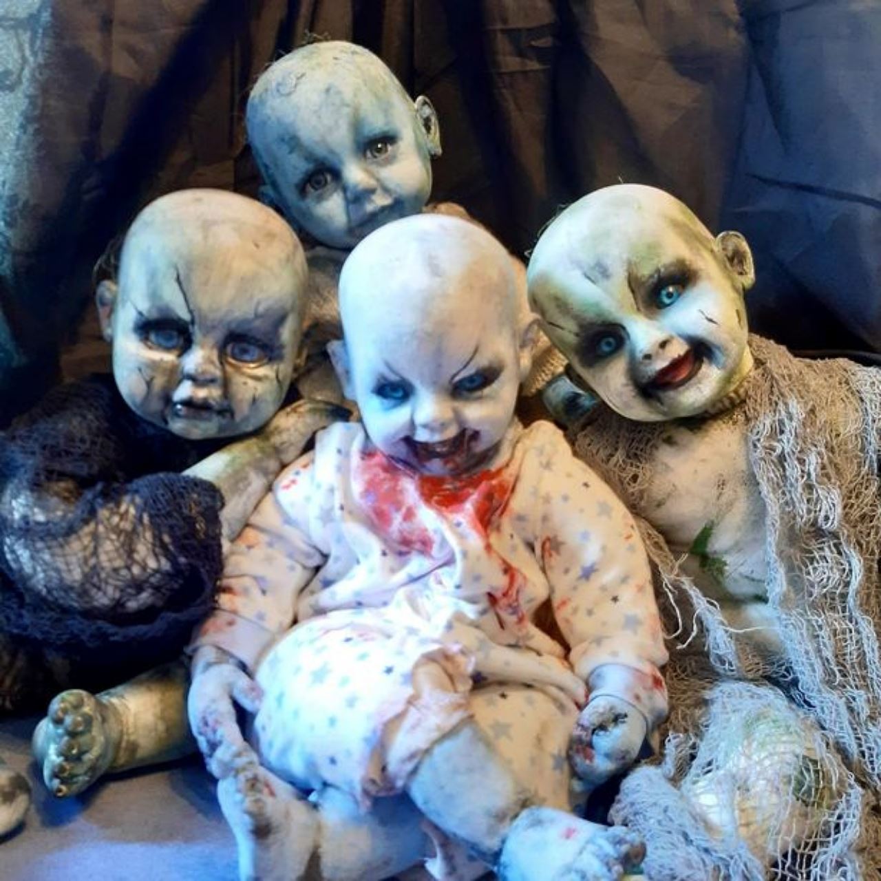 aneh, makin ramai suka simpan patung bayi wajah seram