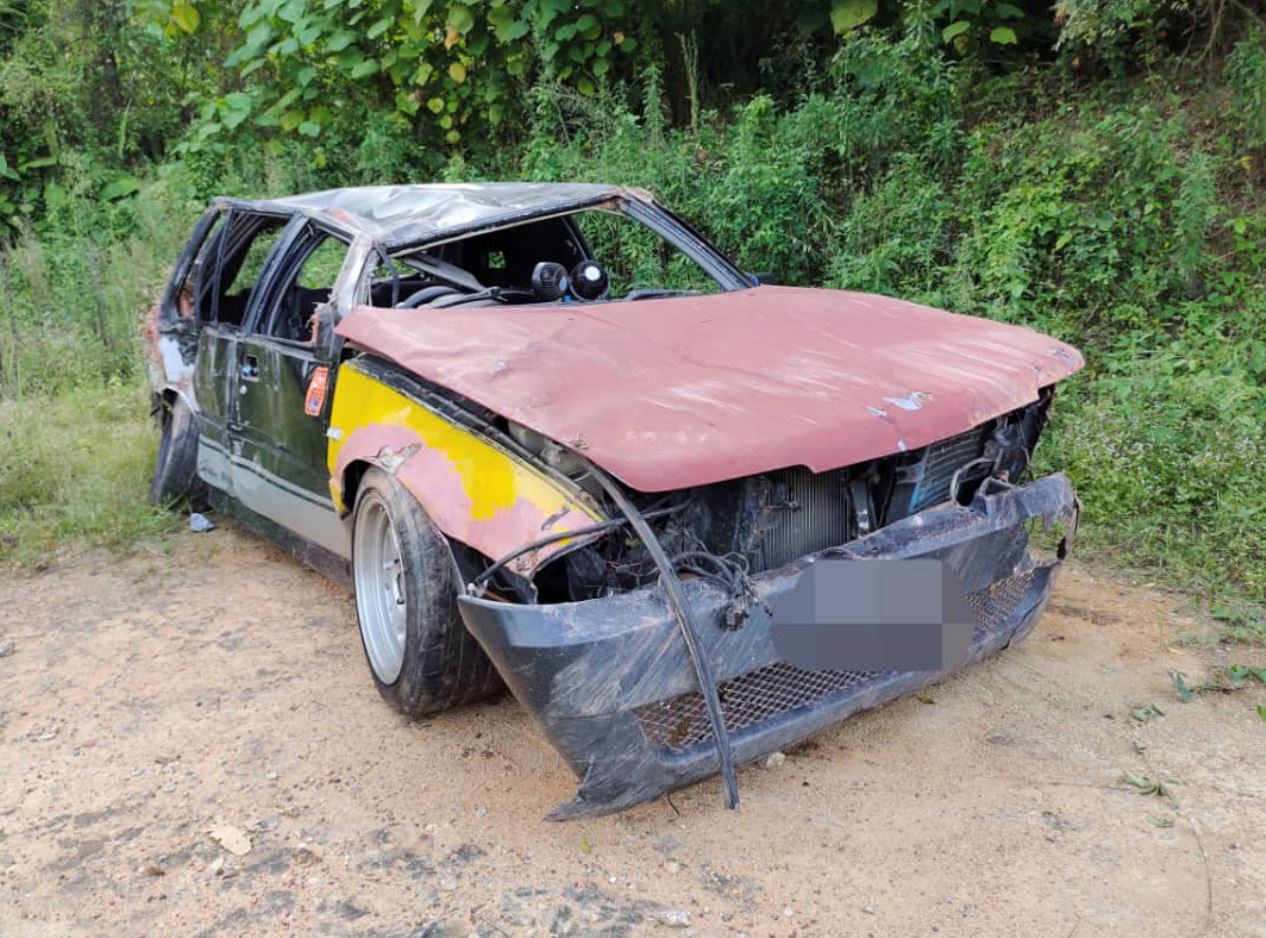 m’sian couple gets into accident, left their son’s body behind & flees in another car
