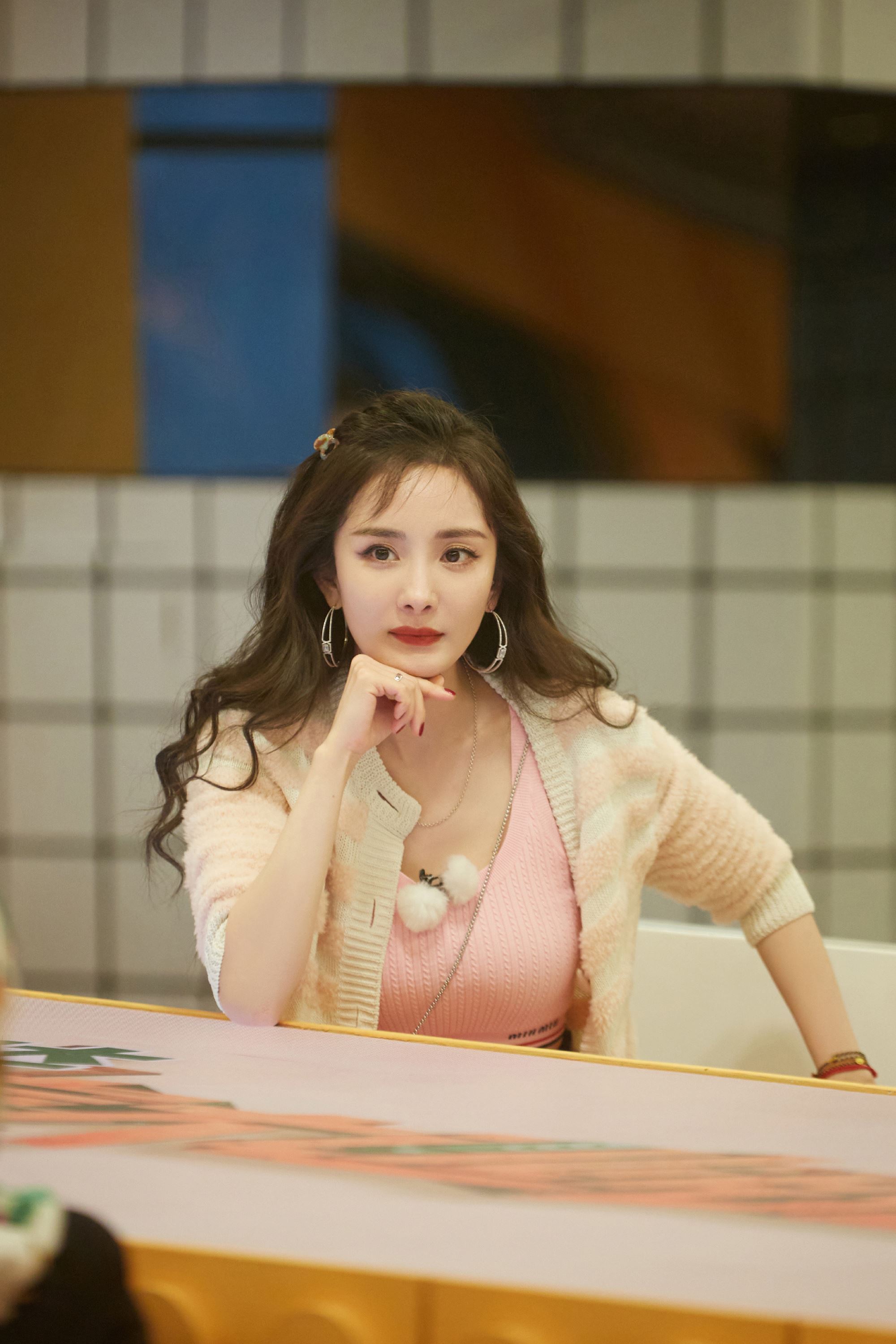 🎮杨幂录制时弄伤眼睛❗️《密室大逃脱》发文道歉