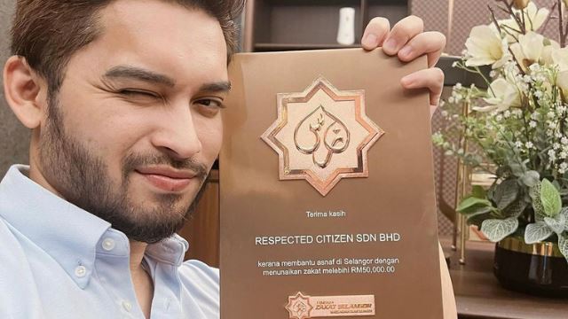 bayar zakat lebih rm50,000, aeril zafrel terima penghargaan dari lembaga zakat selangor