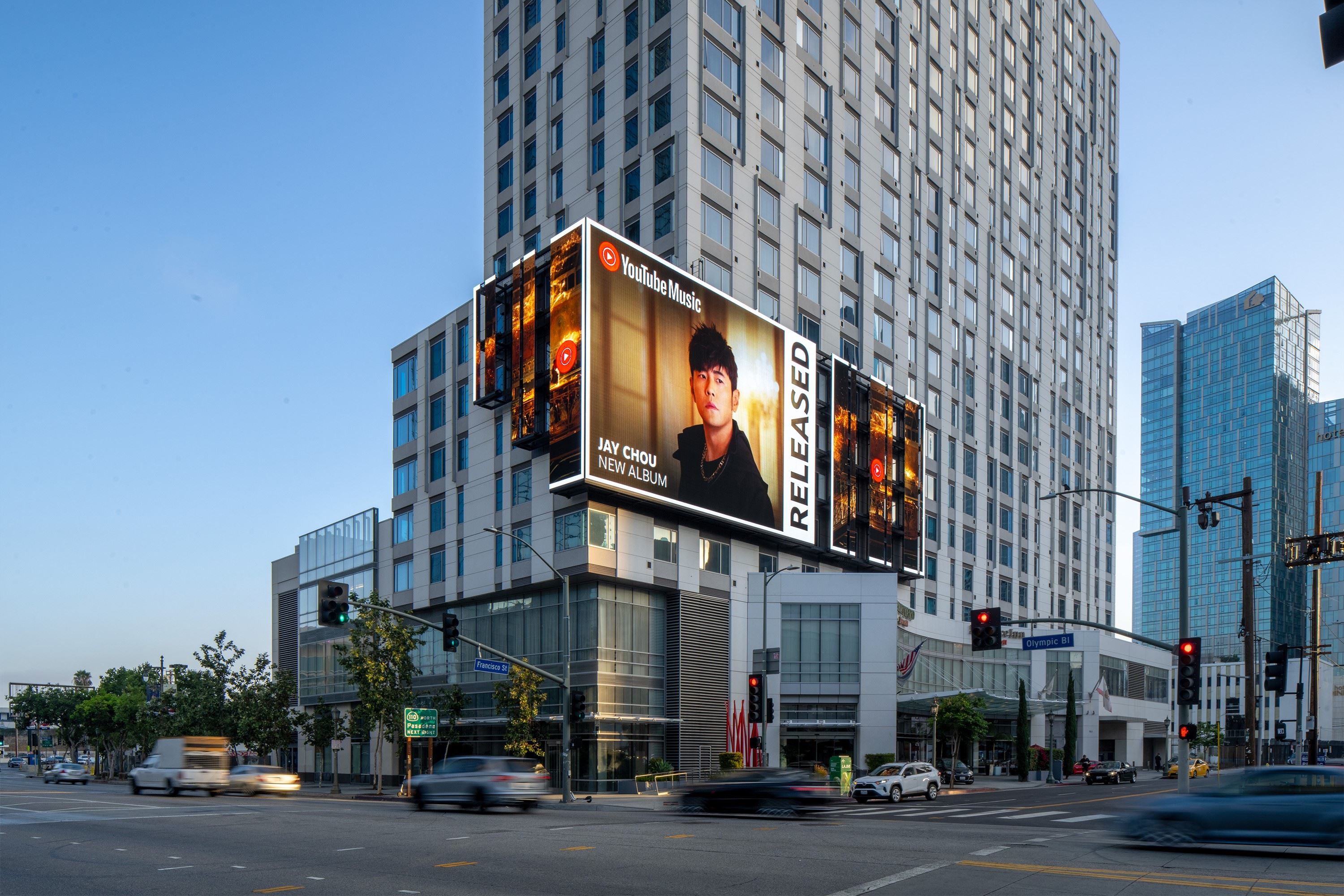 🌟全球8个城市都看见周杰伦巨型看板❗️全球乐迷开心：哪里都是你❤️