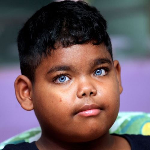 dilahirkan bermata biru, anak orang asli asal perak ini curi tumpuan ramai