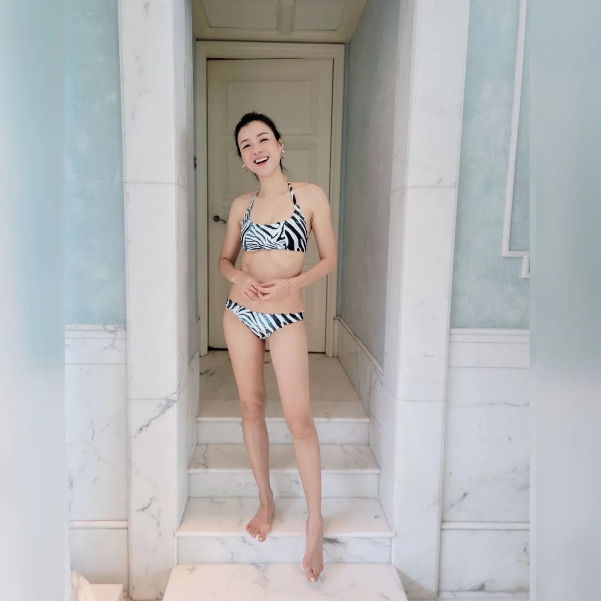 👙陈茵媺晒泳装照❗️身材fit爆毫无赘肉🔥