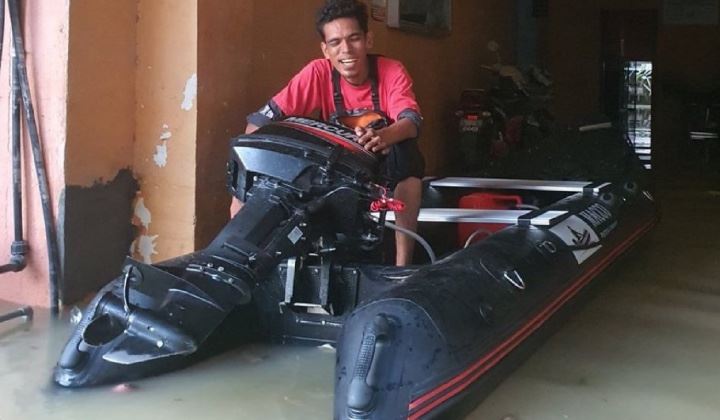 after helping flood victims in selangor, abang viva is now helping those in the east coast
