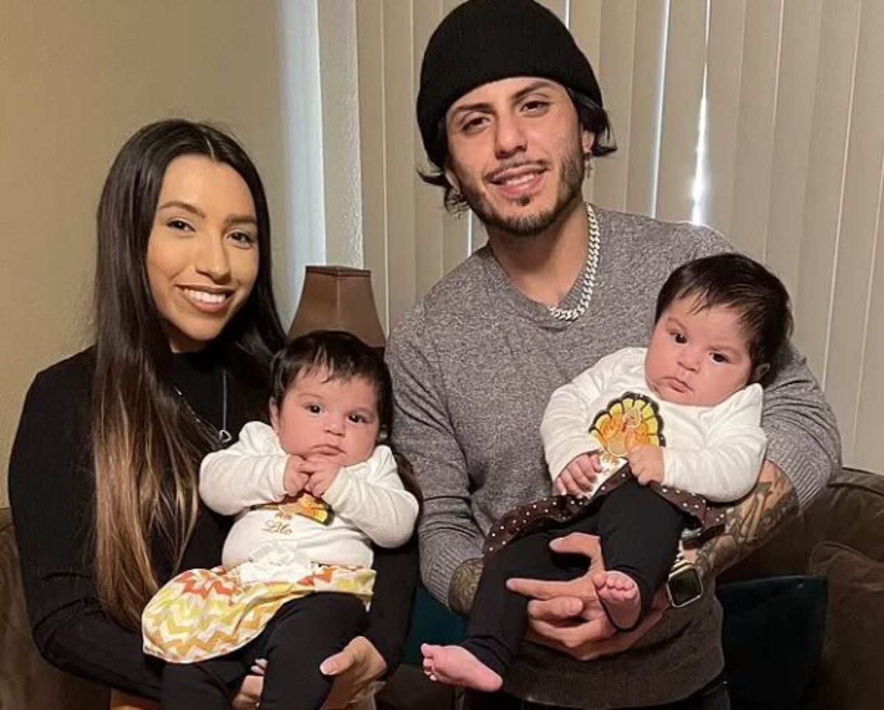 wanita ini hamil anak kedua semasa mengandungkan anak pertama