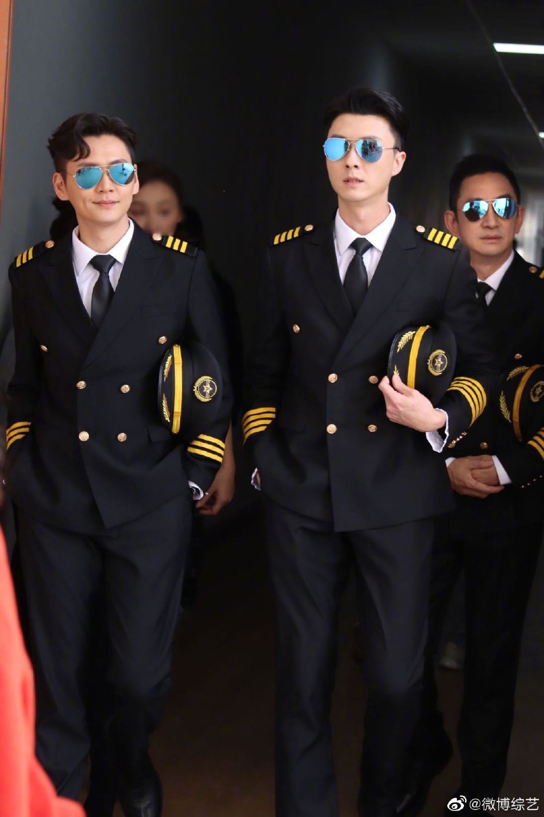 王浩信、张振朗、高海宁神还原《冲上云霄》❓制服诱惑好靓仔靓女啊😍