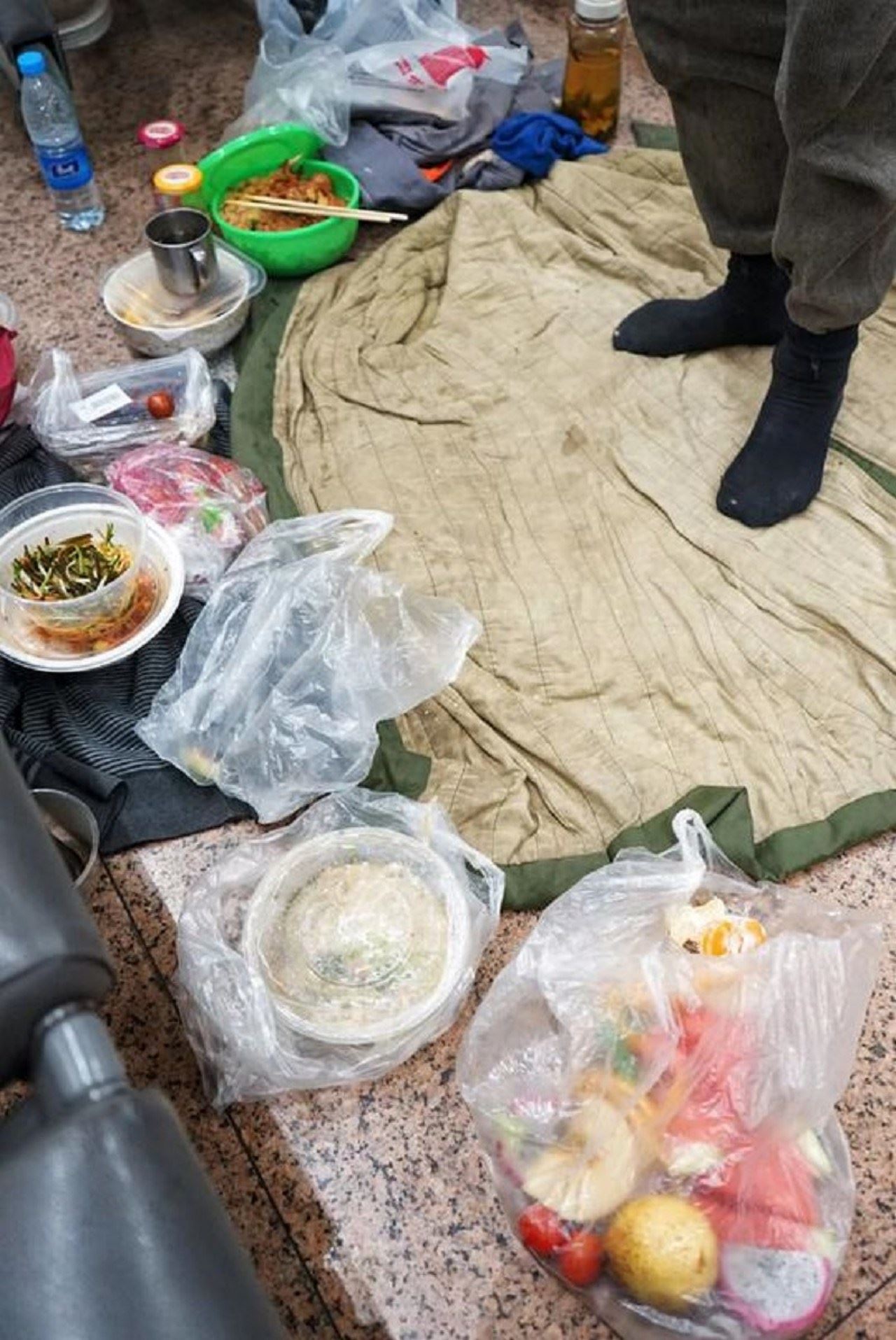 tak tahan dikongkong, lelaki ini dah 14 tahun tinggal di airport