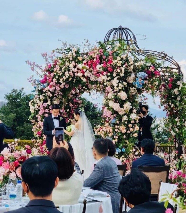 《爱的迫降》完婚❗️孙艺珍感动拭泪😭玄彬紧守护在旁💍