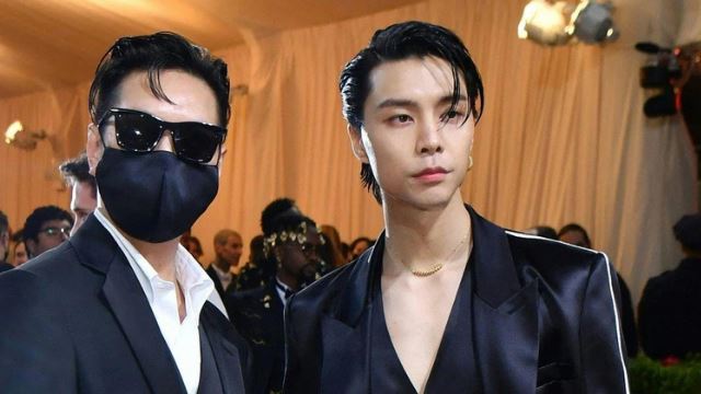 pertama kali hadir met gala, johnny suh diangkat sebagai individu paling hangat diperkatakan