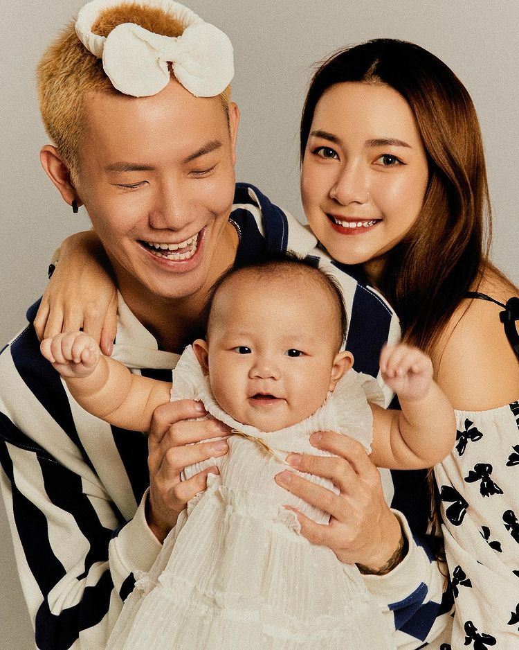 📸️kid inn晒一家三口全家福❗️庆母亲节：yvonne第一次当妈的母亲节🌸