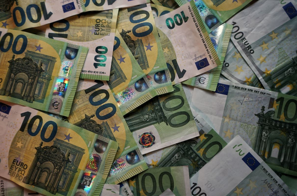 man buys second-hand kitchen cabinet online & found rm708,345 hidden inside