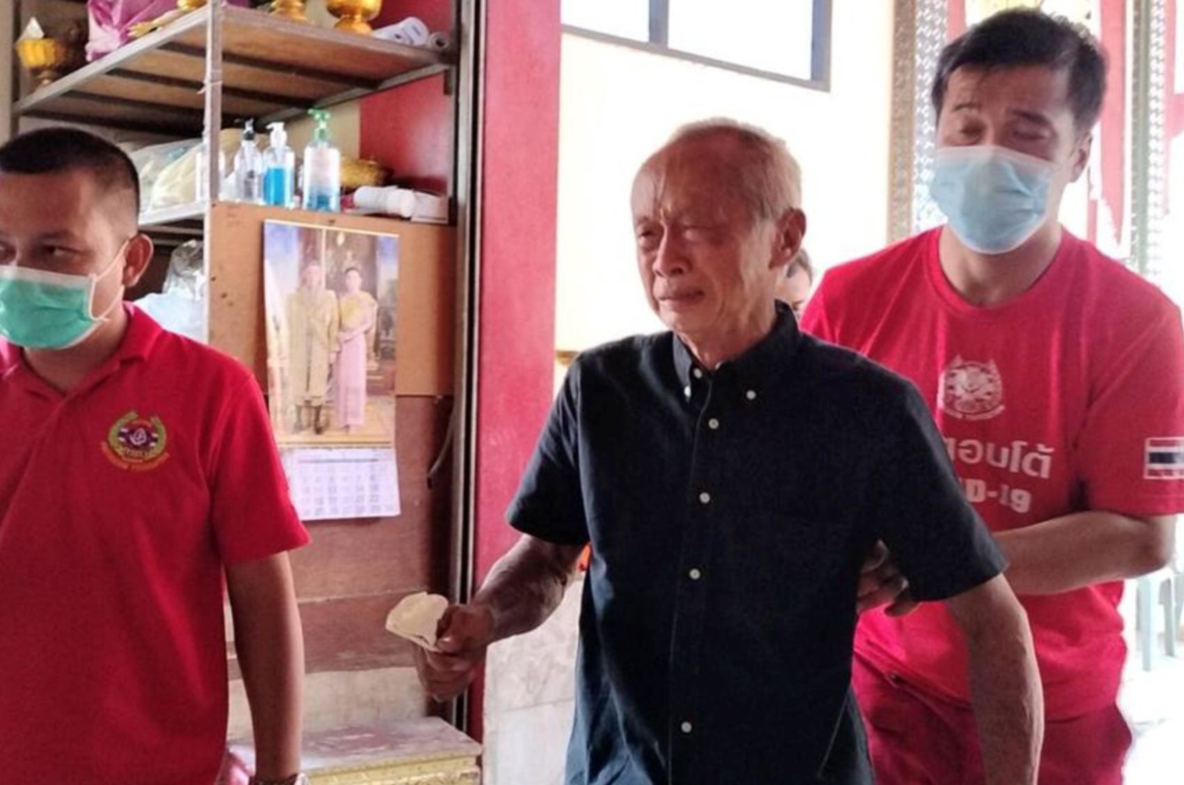 thai man lived with dead wife for 21 years in his room, finally cremates her