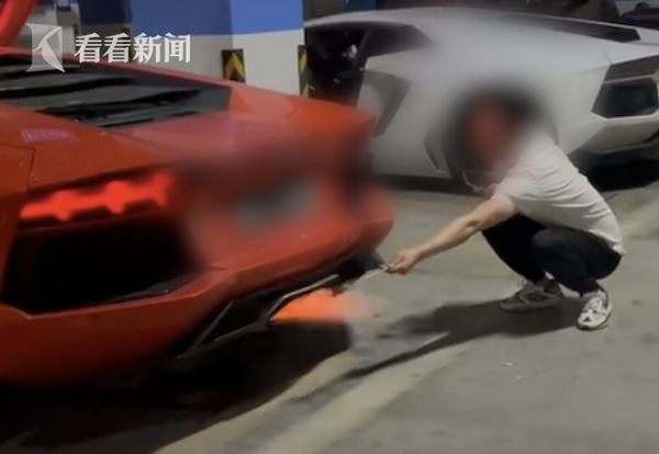 lelaki masak daging paling mahal guna ekzos lamborghini miliknya