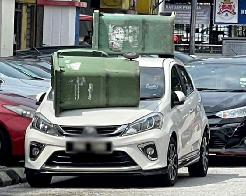 car gets trashed for double parking in kl, malaysians are satisfied