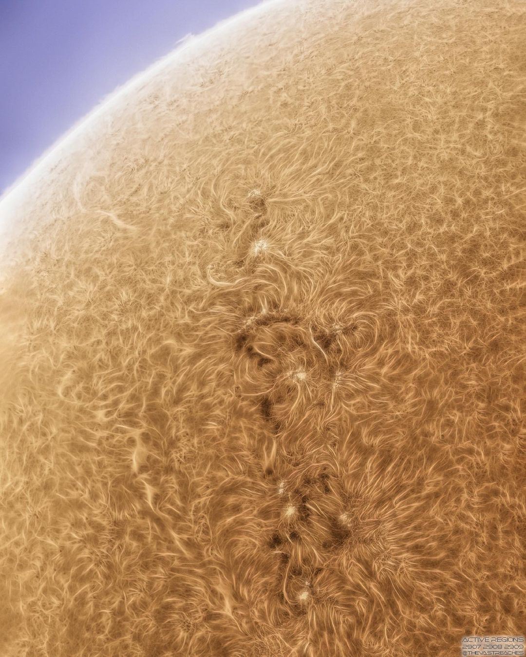 foto permukaan matahari pada resolusi tinggi didedahkan