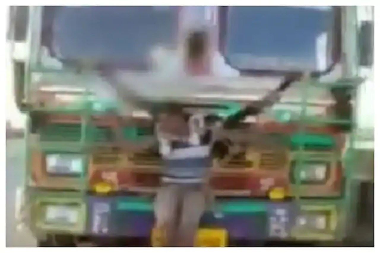 padah curi telefon bimbit, lelaki dihukum tarik lori sampai bergerak