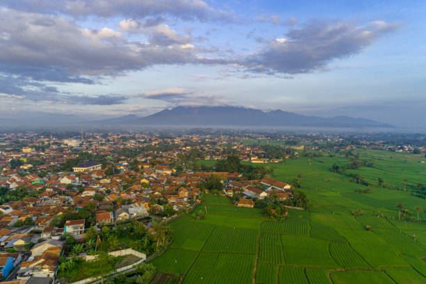 tasikmalaya, lokasi paling ramai warga emas bujang di indonesia
