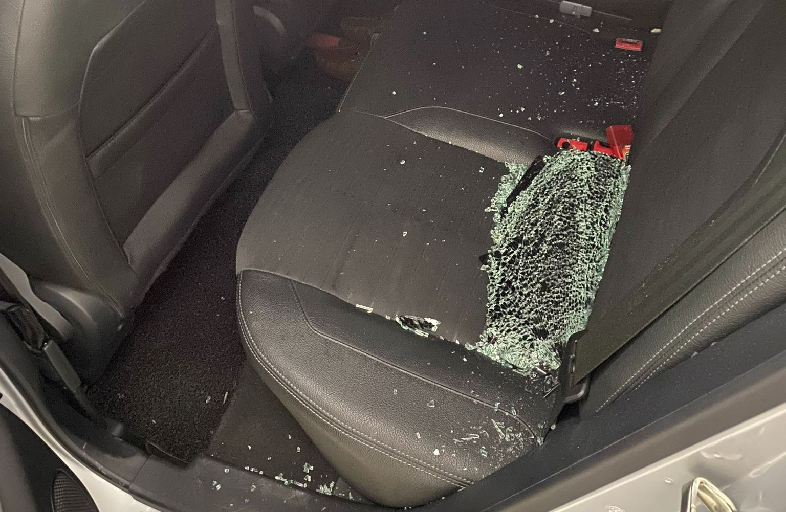 man claims that his car was broken into at shopping mall in kl because he left behind a bag of clothes