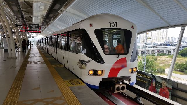 kelana_jaya_line_lrt_train-1.jpg