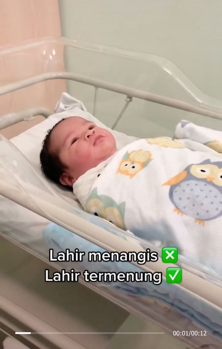 video bayi termenung jauh lepas dilahirkan curi perhatian netizen