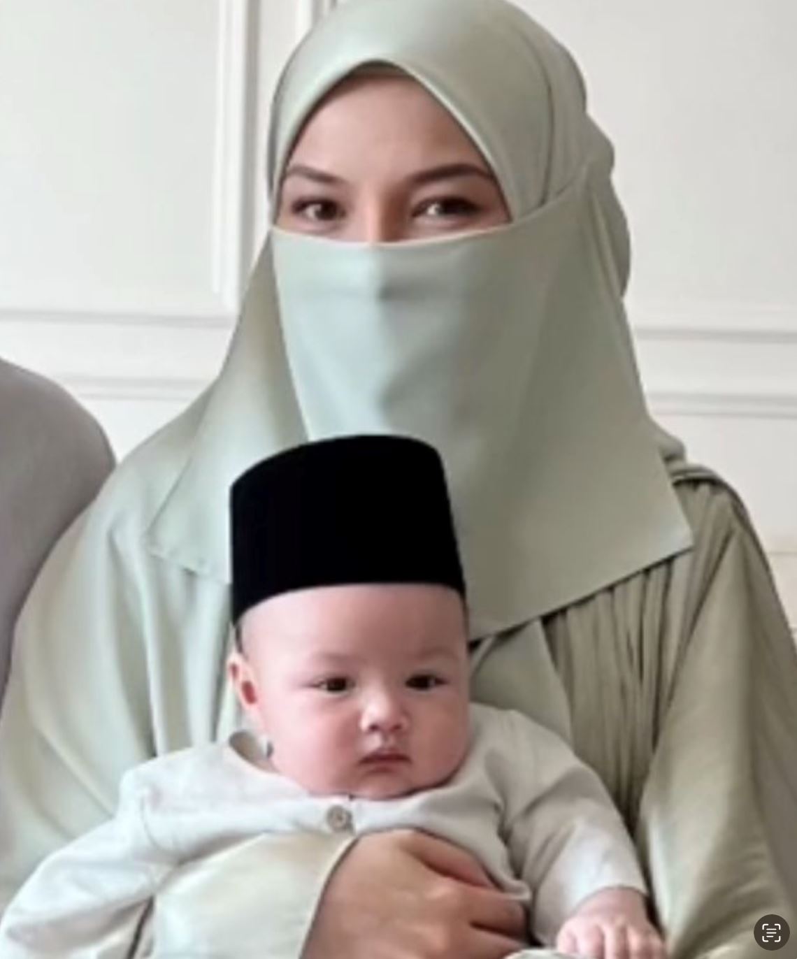“don’t kiss orang lain punya baby..” – neelofa