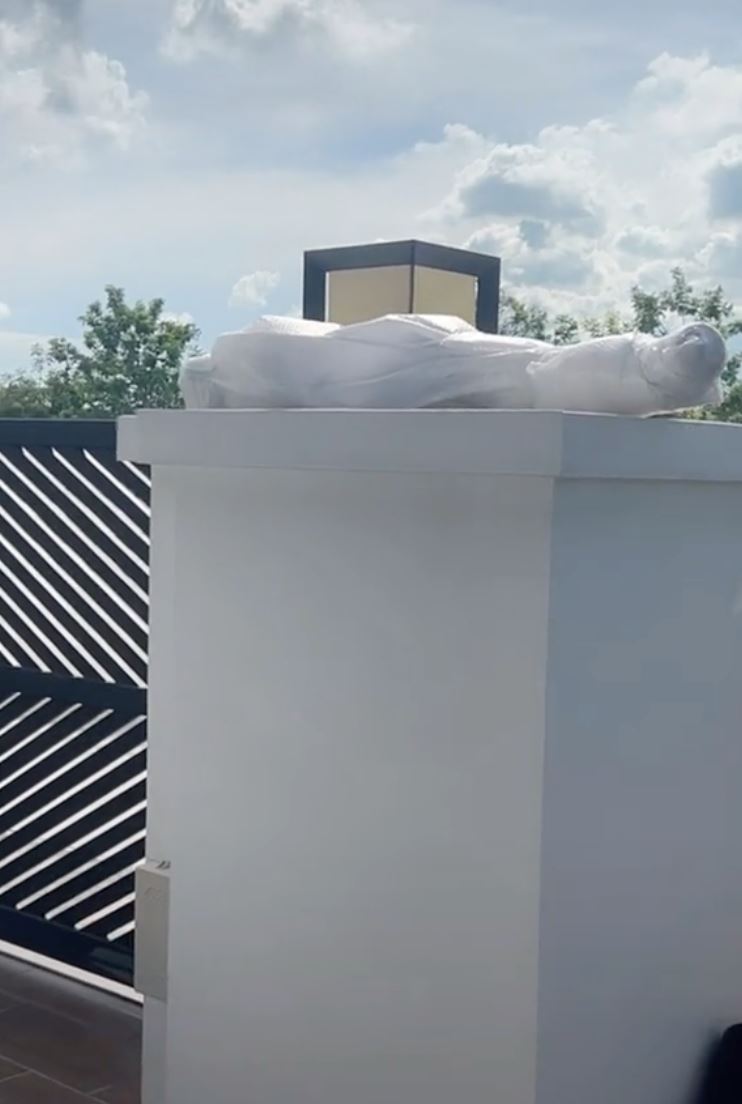 wanita terkejut terima bungkusan serupa mayat dari seller