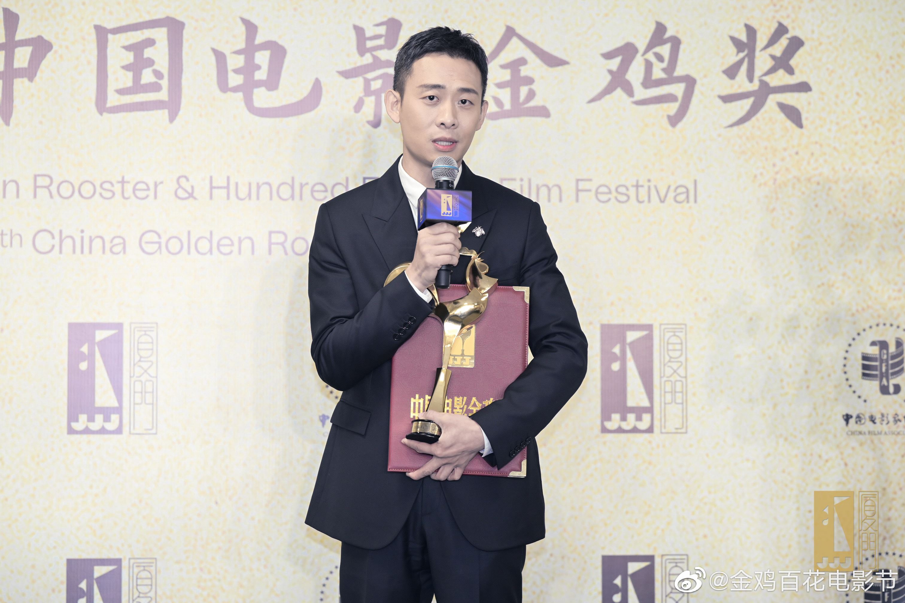 🏆金鸡影帝背后的男人✨网友笑称：流水的影帝铁打的袁弘😆